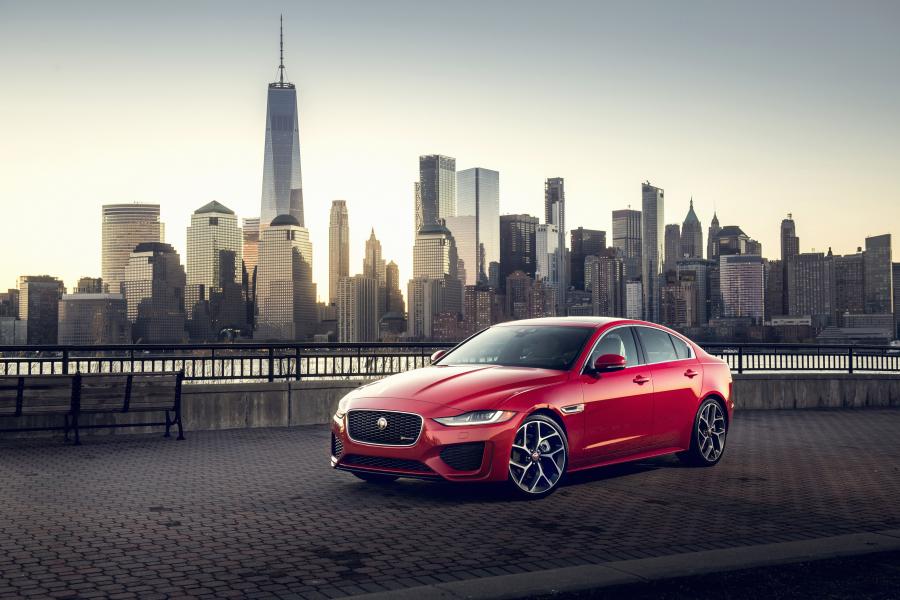  Jaguar XE 300 R-Dynamic 2019 года  (NA) (фото 12 из 14)